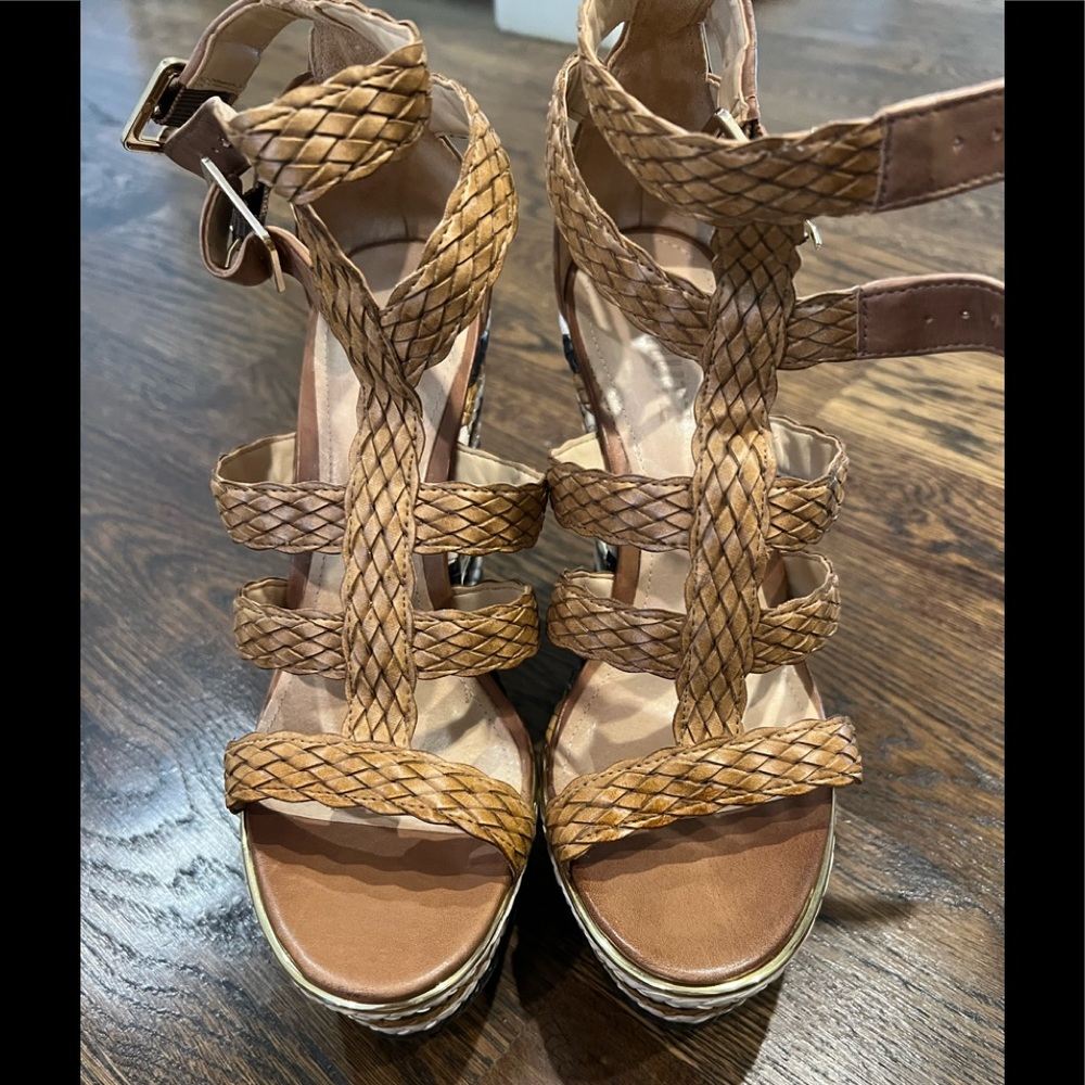 Schutz Wedges